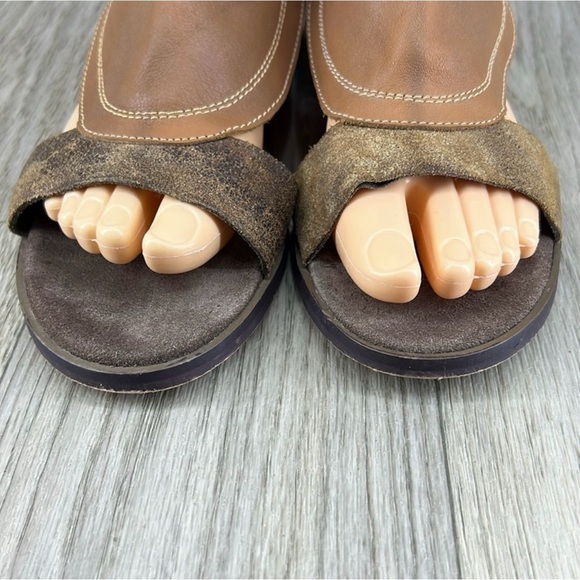 Stylish Brown Leather Sandals with Ankle Strap - Picture 3 of 10